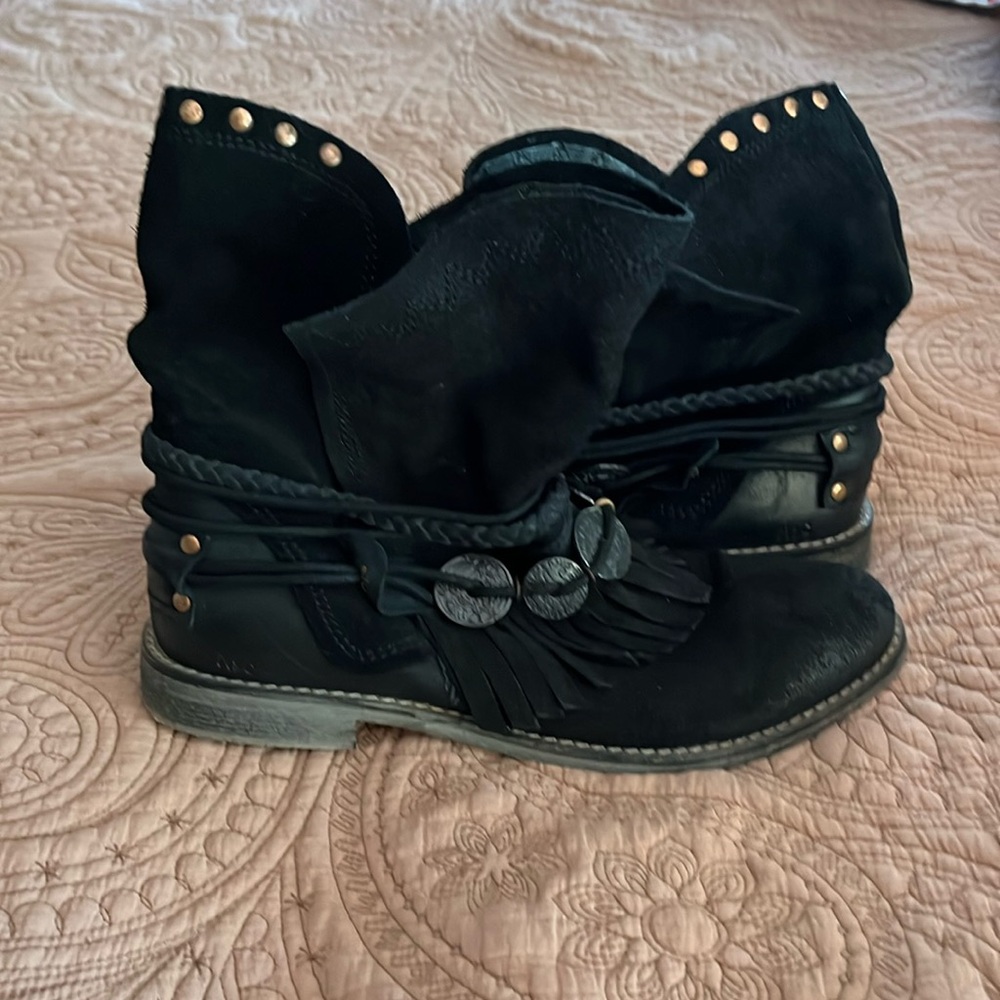 EUC Leather slouchy boots/booties